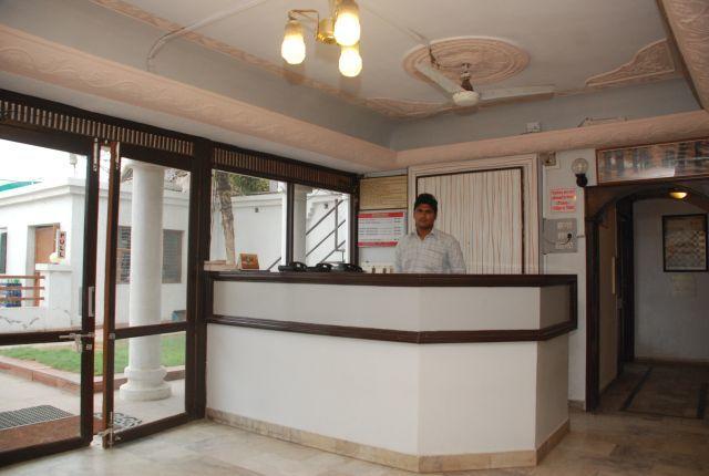 Royal Hotel Ahmedabad Eksteriør billede